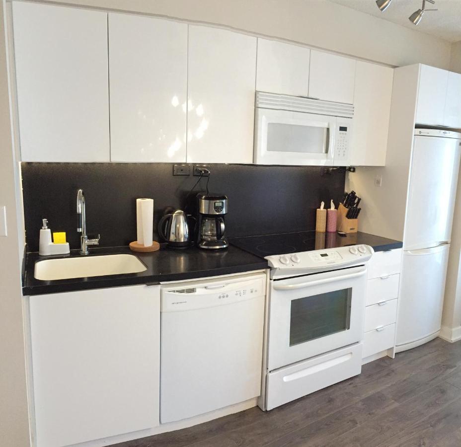 Stylish And Bright 2Br Condo In The Heart Of Downtown Toronto Bagian luar foto